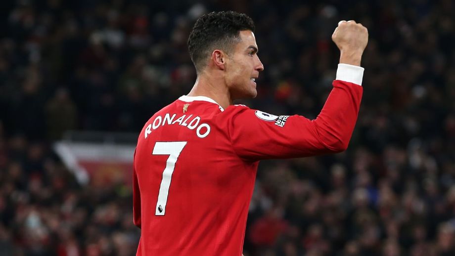 Cristiano Ronaldo superou a marca de 800 gols em jogos oficiais a serviço do Manchester United, em clássico contra o Arsenal na Premier League Matthew Peters/Getty Images