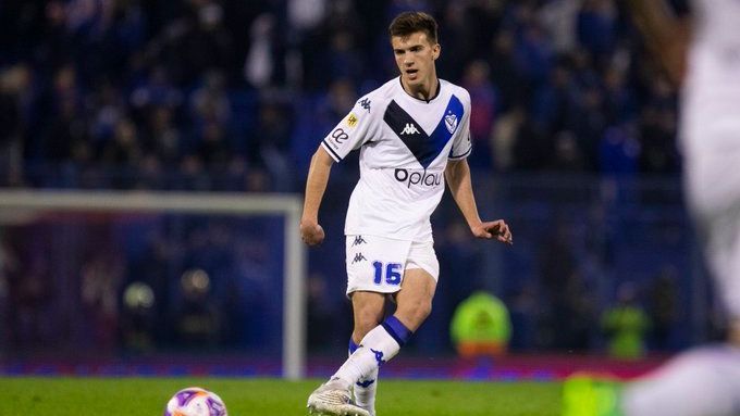 Máximo Perrone em ação pelo Vélez Sarsfield Twitter/@Velez