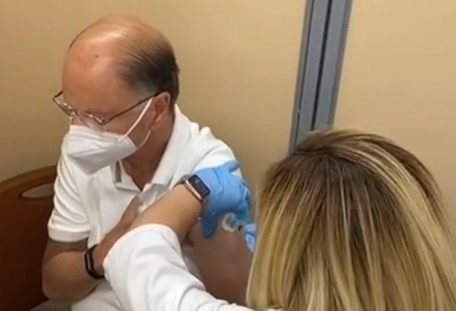 Bispo Macedo foi imunizado contra a covid-19 - (Foto: Reprodução/Instagram)
