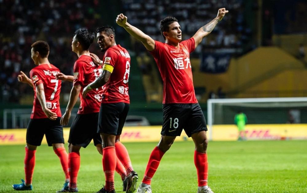 Guangzhou, time de Paulinho e Elkeson (foto), teve jogo adiado na Champions da Ásia — Foto: Reprodução Sina.com