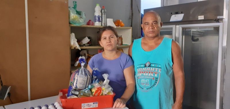 Blanca e Geova, que vivem de doações sem poder vender açaí em São Paulo - (Foto: Arquivo pessoal)