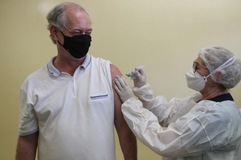 Ciro Gomes recebeu a primeira dose do imunizante contra a covid-19 - (Foto: Divulgação)