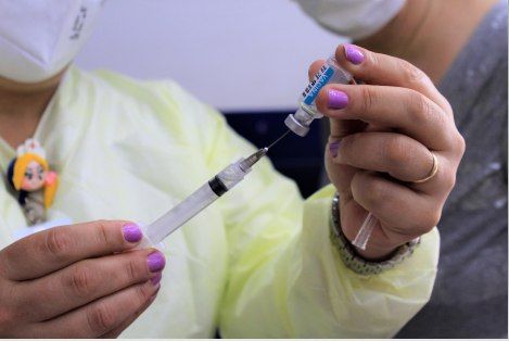 Vacinação contra covid-19 em idosos com mais de 65 anos na UBS de São Paulo - (Foto: WILLIAN MOREIRA/FUTURA PRESS/FUTURA PRESS/ESTADÃO CONTEÚDO-21/04/2021)