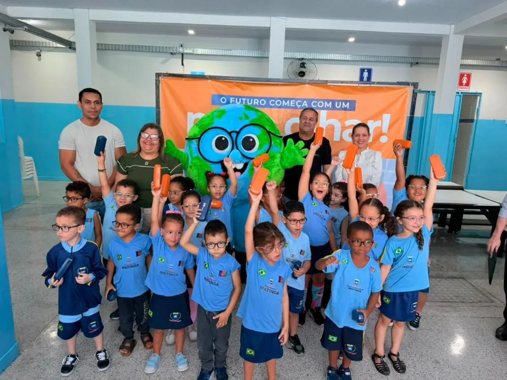 Ipatinga entrega mais de 500 óculos a estudantes da rede municipal