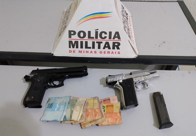 armas, celulares e dinheiro foram encontrados e apreendidos