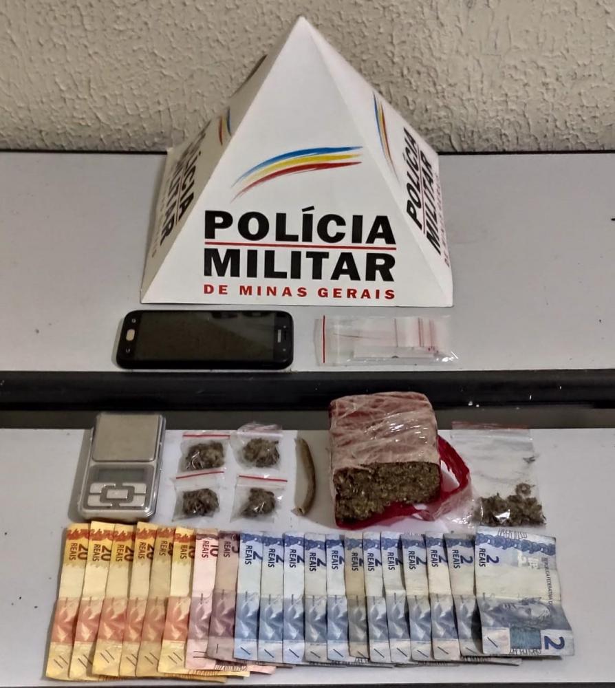 Dinheiro, drogas foram apreendidos com o suspeito foto: divulgação 