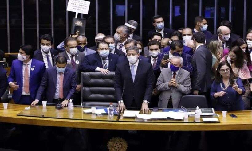 Arthur Lira é eleito presidente da Câmara.