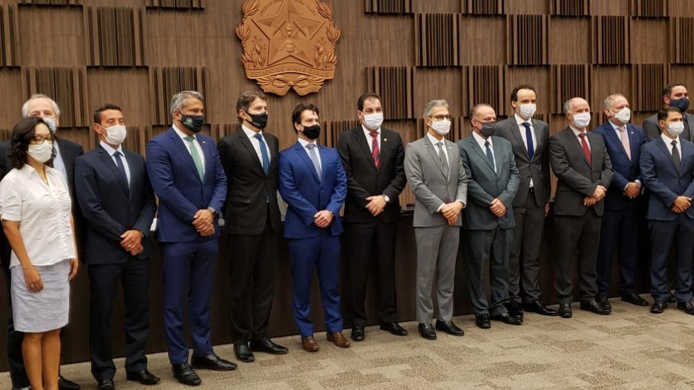 Representantes do governo, da Vale, do TJ, da Defensoria e do MPMG e MPF. Foto: Tv Globo